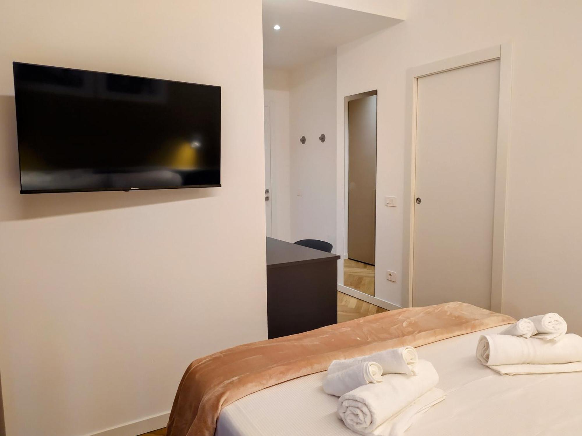 Mako Suites - Centro E Stazione Монца Екстериор снимка